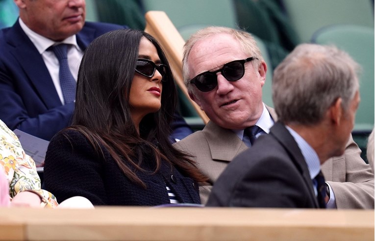 Salma Hayek (57) na Wimbledonu pokazala prosijedu kosu, fanovi je hvale: "Najljepša"