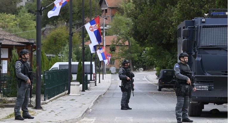Srpski ministar obrane: Naša vojska će ući na Kosovo ako Vučić to naredi