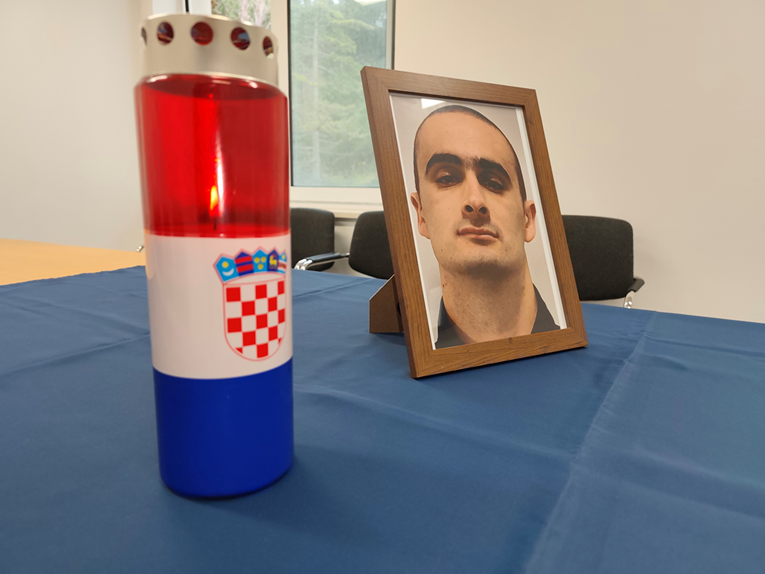 Pozlilo polazniku (25) Policijske akademije. Umro je u bolnici