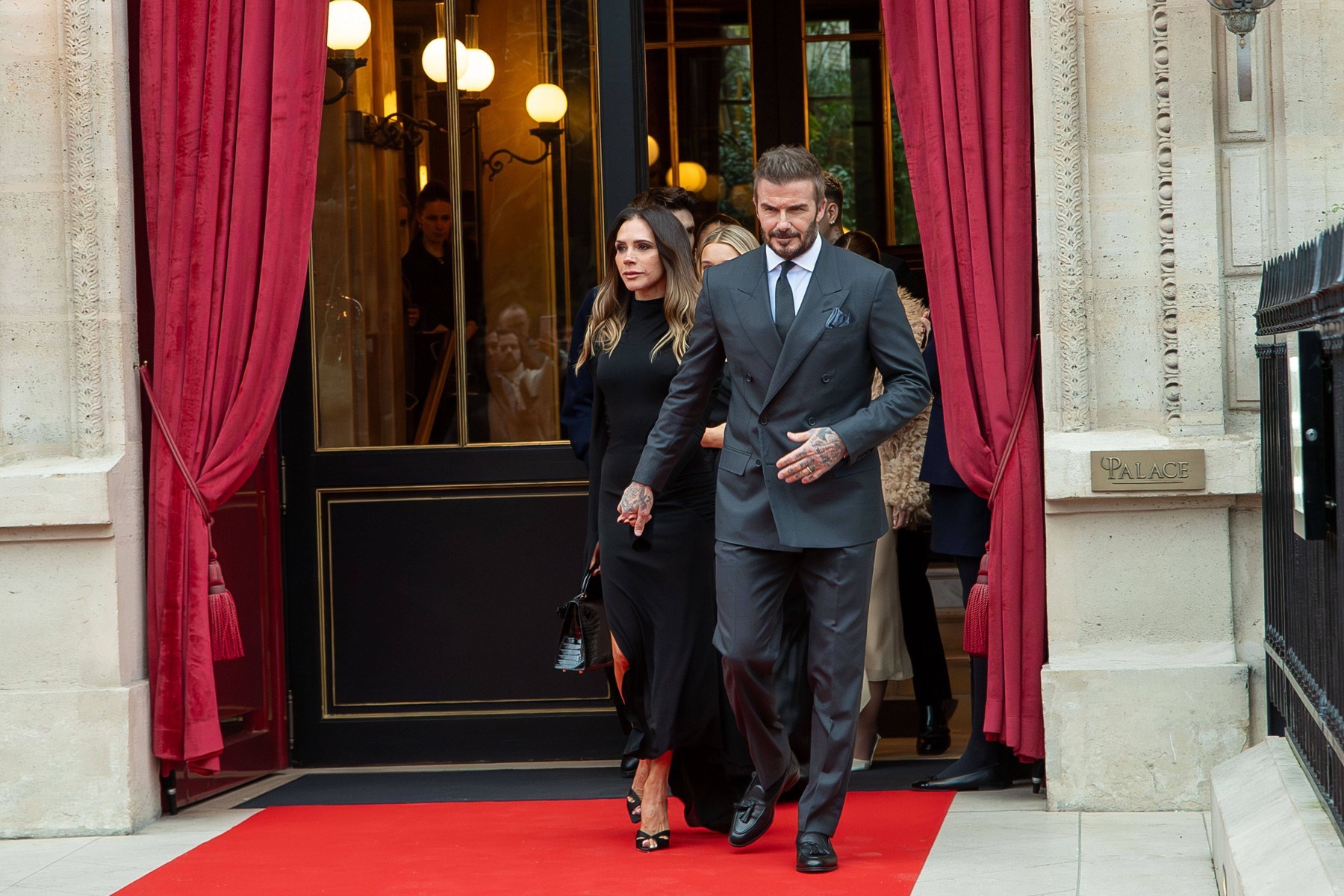 (Neugodni) VIDEO Novinar viknuo Victoriji i Davidu Beckhamu: "A gdje je Brooklyn?"