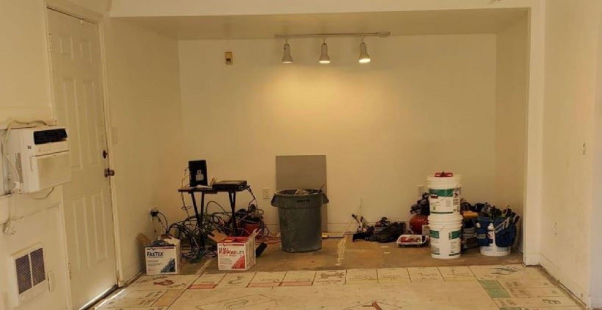 Par se iznenadio otkrićem ispod starog tepiha, objava postala viralna