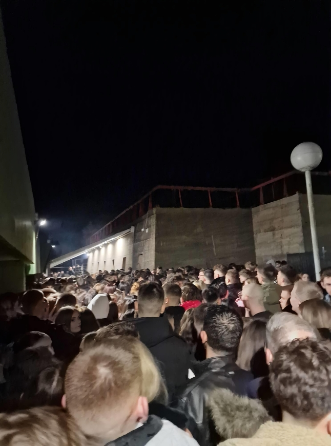 Zbog srpskog trepera nastao kaos pred zagrebačkim klubom, roditelji bijesni
