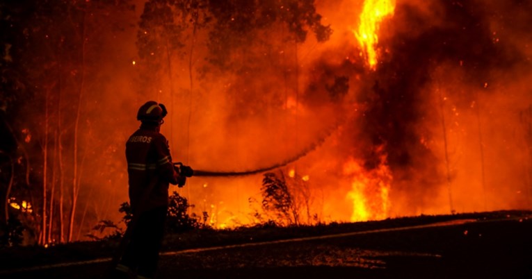 Zbog požara u Portugalu evakuirano 1700 ljudi, više od 1000 vatrogasaca na terenu