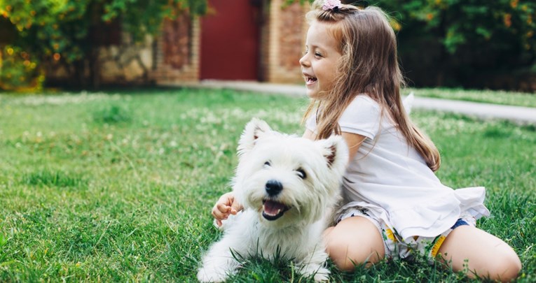 Djeca koja odrastaju sa psima se bolje ponašaju, tvrdi nova studija