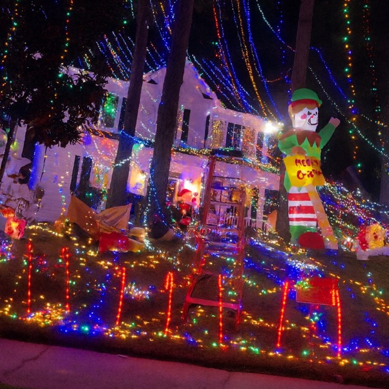 Video kuće ukrašene za Božić ima 23 mil. pregleda - i svi pišu isto