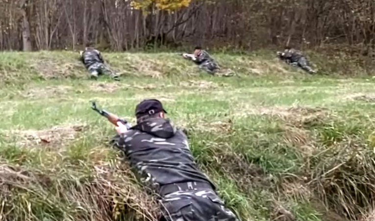 Naoružani Slovenci glume vojsku na hrvatskoj granici. Oglasio se Šarec
