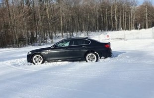 FOTO BMW-om došli na skijalište na Platku. Driftali pa fizički napali skijaše