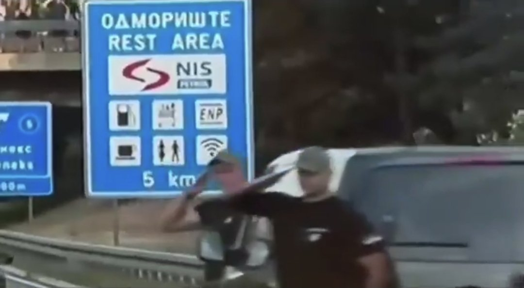 FOTO I VIDEO Srpski policajci duž rute salutirali mrtvom Ratku Mladiću