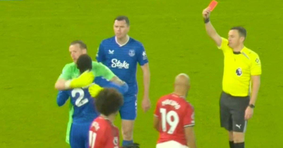 VIDEO Igrač Evertona ošamario suigrača. Dobio je crveni karton