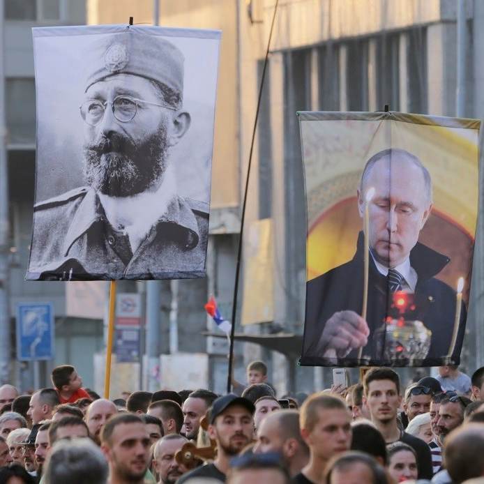 VIDEO U Beogradu prosvjed protiv EuroPridea. Nosili slike četničkog vođe, Putina...