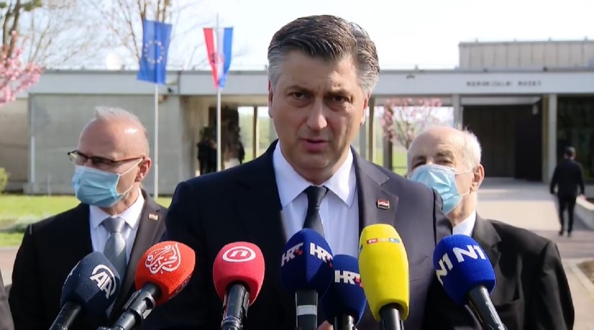 Plenković u Jasenovcu: Tko god zna našu povijest, razumije da ZDS ne treba koristiti