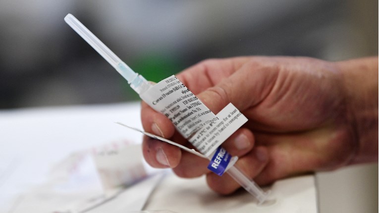 Britanija osigurala 60 milijuna doza  cjepiva za koronavirus od tvrtki Sanofi i GSK