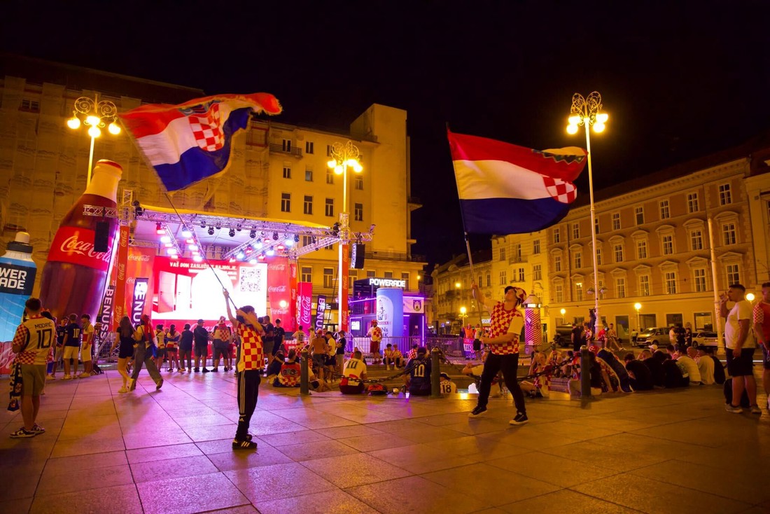 Na Trgu bana Jelačića pred utakmicu pušten isječak s koncerta Thompsona na Hipodromu