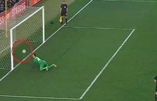 Livaković je skinuo dva penala, ali je li nakon ovog njegovog čuda bio gol?