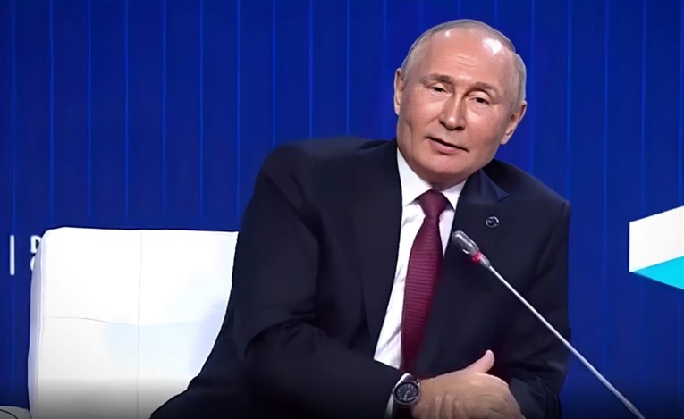 VIDEO Putin pričao vic u kojem se ruga Europi: "Tata, zašto je tako hladno?"