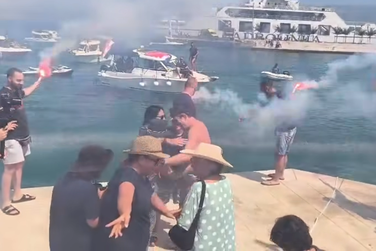VIDEO Stjepan Lukšić preplivao 100 km oko Brača za oboljele od raka