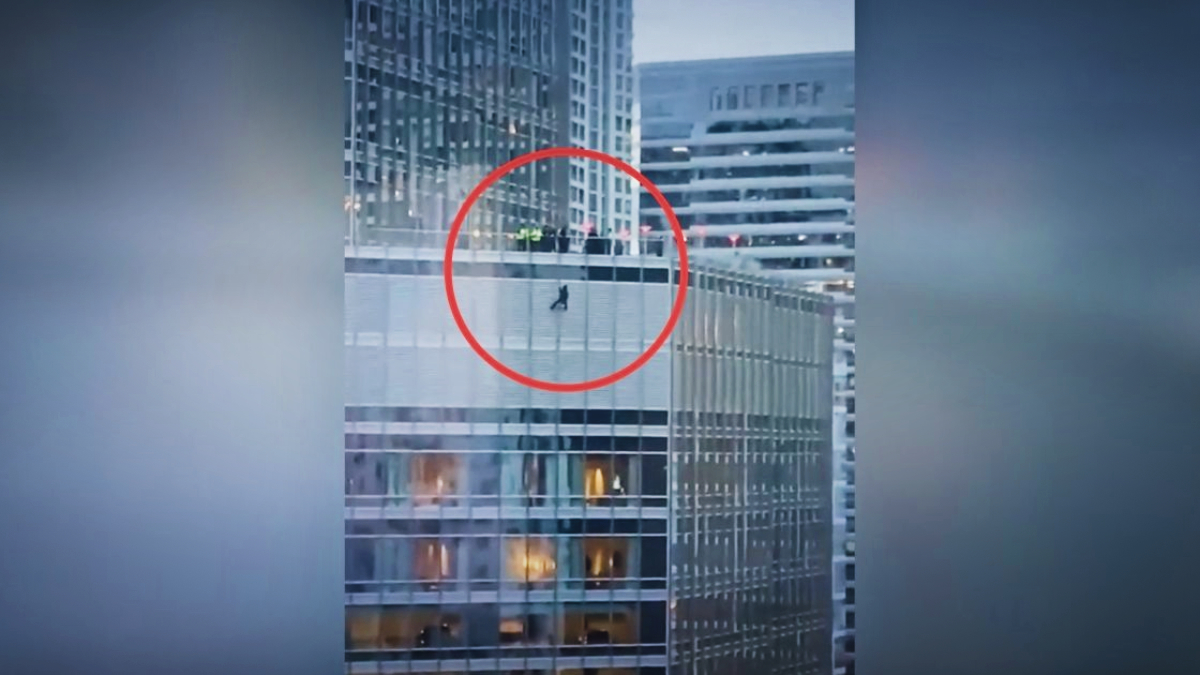 VIDEO Tip visio s Trumpovog nebodera u Chicagu, želio je razgovarati s njim