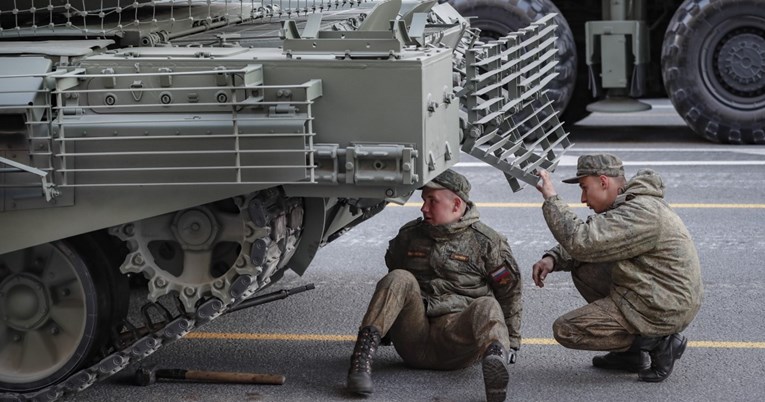 SAD: Rusija pokušava nabaviti visoku tehnologiju za vojsku, ali ne može zbog sankcija