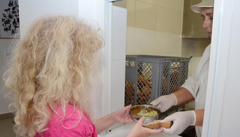 Državni tajnik: U škole se ulaže 650 milijuna eura kako bi omogućile besplatne obroke