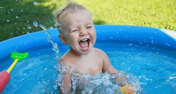 Stručnjaci objasnili zašto bebe fascinira igra vodom