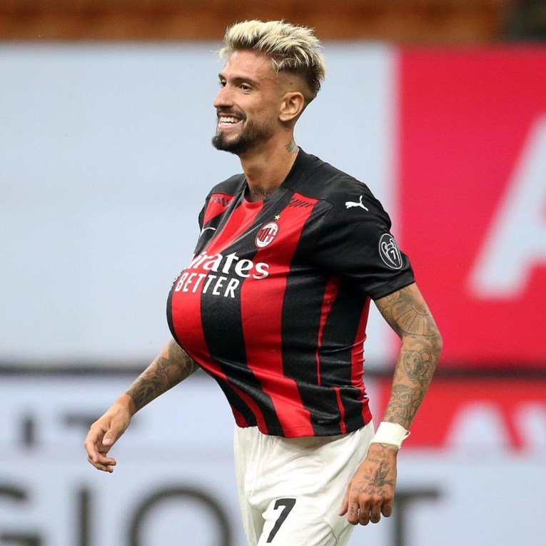 Igrao je za Milan, Valenciju i Villarreal. Sad je u 31. godini otišao u Maleziju