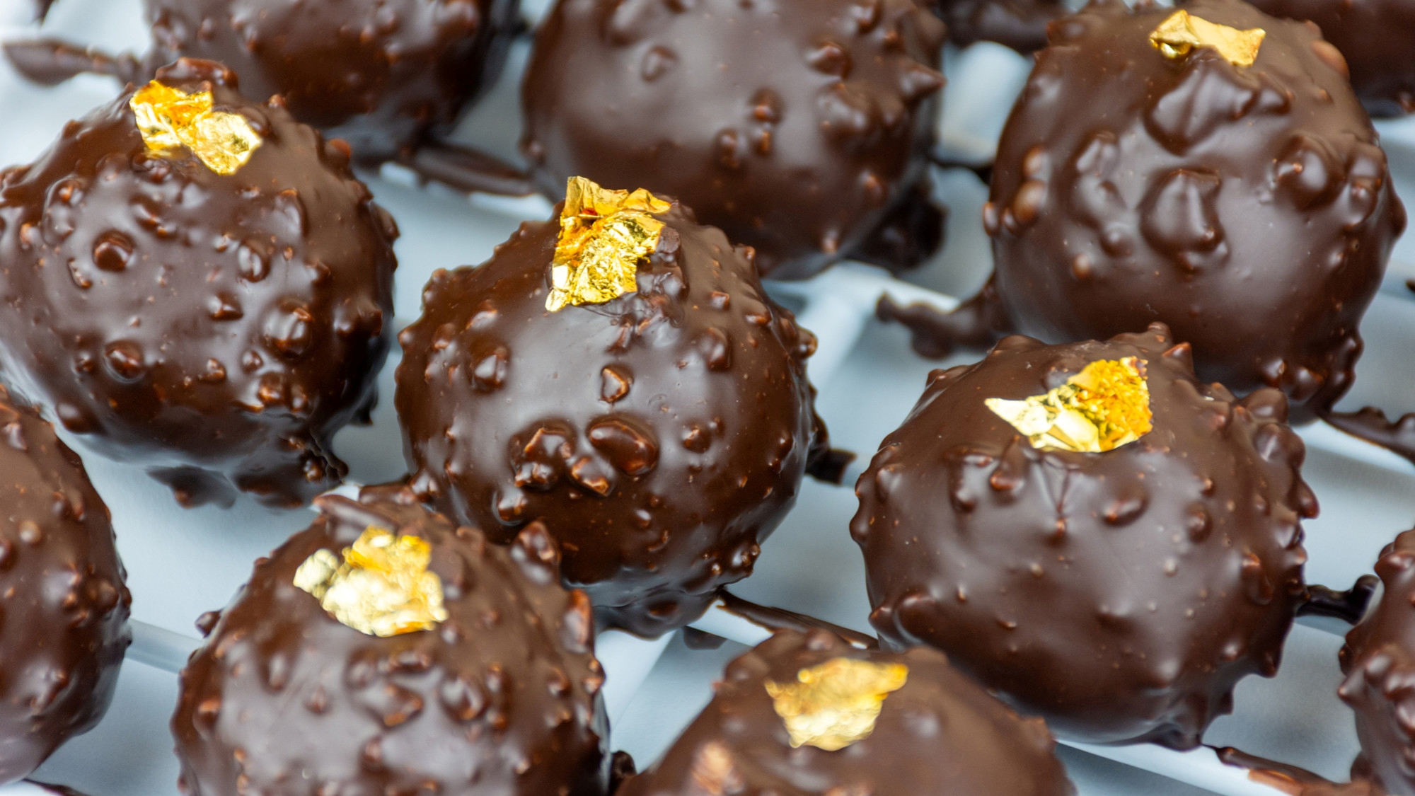 Brze Ferrero Rocher kuglice: Recept bez pečenja gotov za 15 minuta