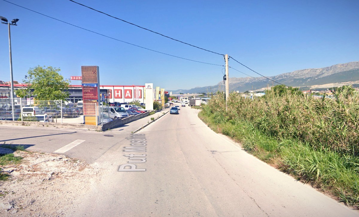 Policajac je u induciranoj komi. U civilu probao zaustaviti mladića, ovaj ga ubo 8 puta