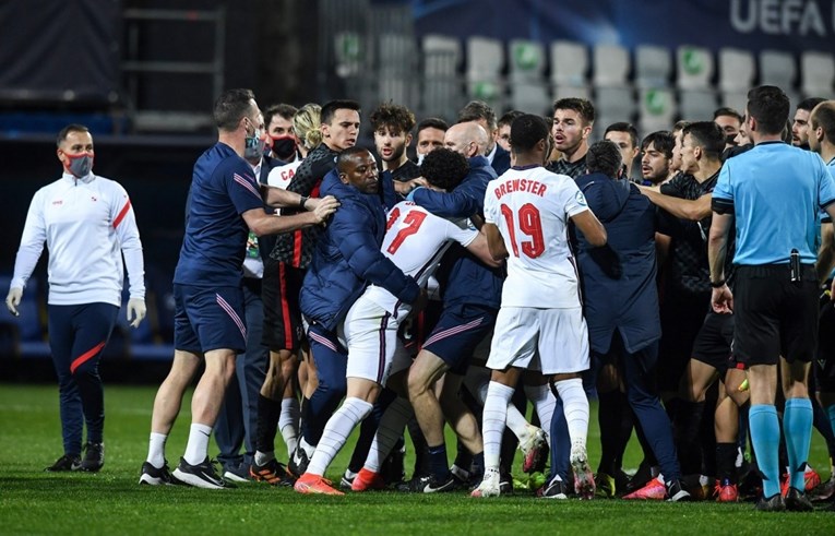 Kaos nakon utakmice U-21 Hrvatske i Engleske, igrač Liverpoola se tukao