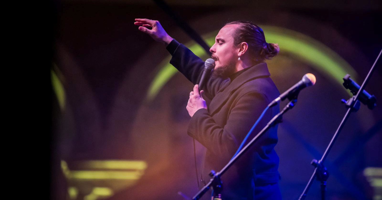 Domaći pjevač koji je svirao na ulicama Trsta nastupio na Adventu u Splitu