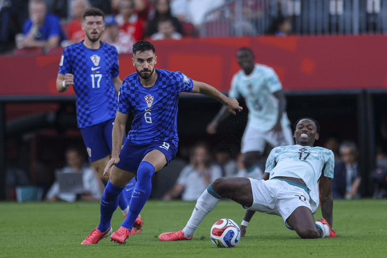 Josip Šutalo napušta Ajax i prelazi u redove europskog velikana?