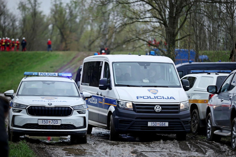 Kod Karlovca pronađena četiri mrtva migranta. Vozač pobjegao