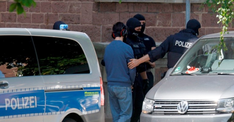 U Njemačkoj uhićena dva tinejdžera, sumnja se da su planirali napad na advent