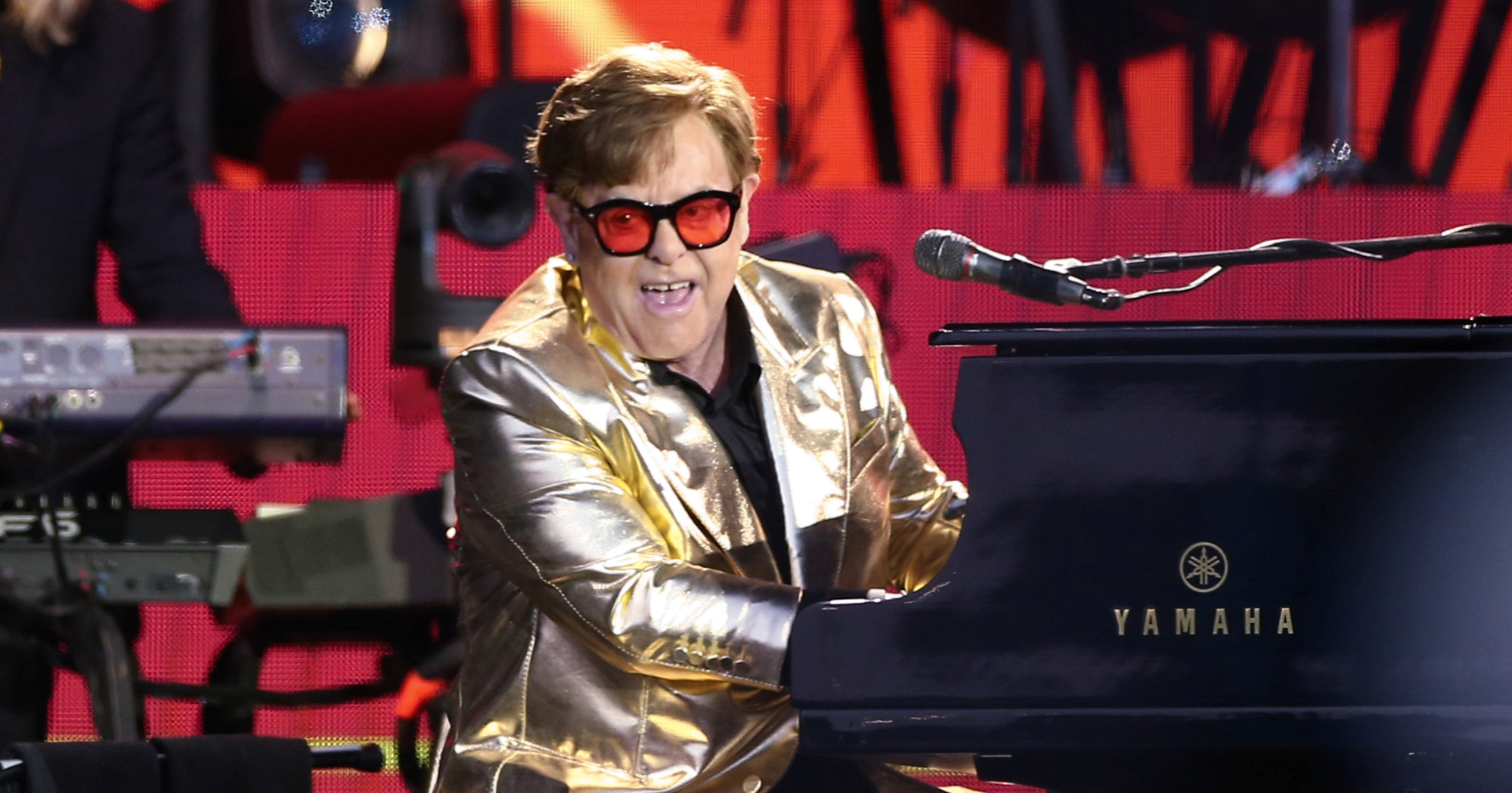 Elton John: Izgubio sam vid na desnom oku, a ni lijevo mi nije baš dobro