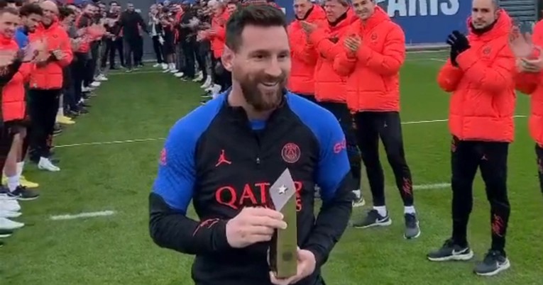 VIDEO Messi se vratio u PSG prvi put nakon osvajanja SP-a. Dočekan je špalirom