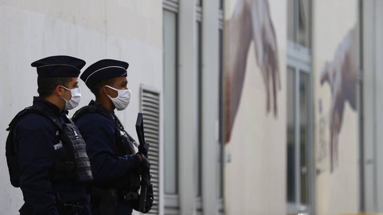 Francuska istražuje odgovor vlasti na pandemiju, policija pretresla domove ministara