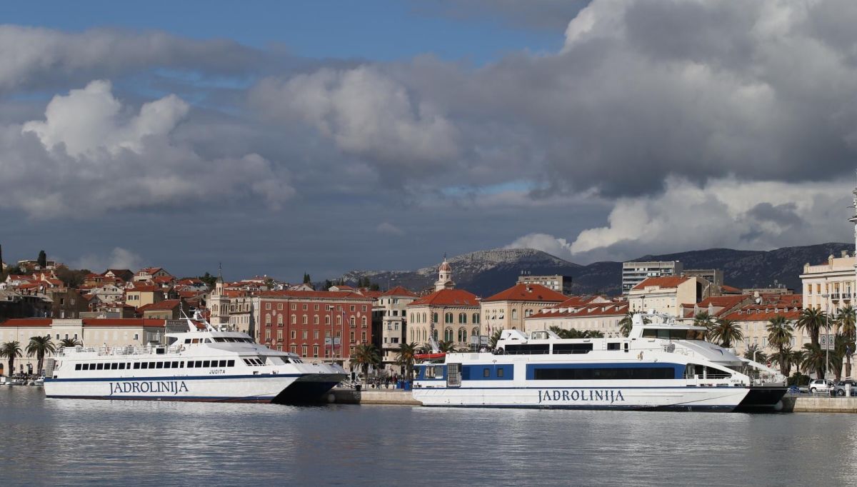 Zbog lošeg vremena prekinute katamaranske veze Splita i otoka