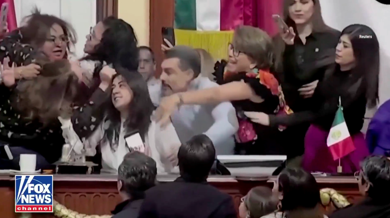 VIDEO Zastupnice se u kongresu Mexico Cityja udarale, naguravale i vukle za kosu