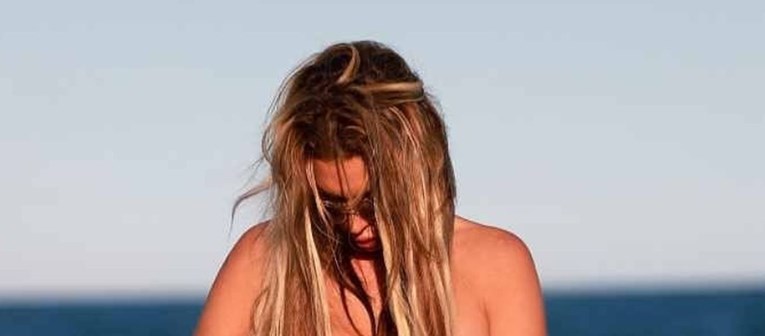 Nakon što se kandidirala za predsjednicu, Ava Karabatić objavila fotku u toplesu