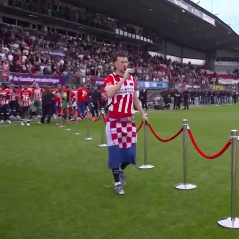 VIDEO Perišić s hrvatskom zastavom i bocom slavi titulu. Komentator: Kako šmekerski