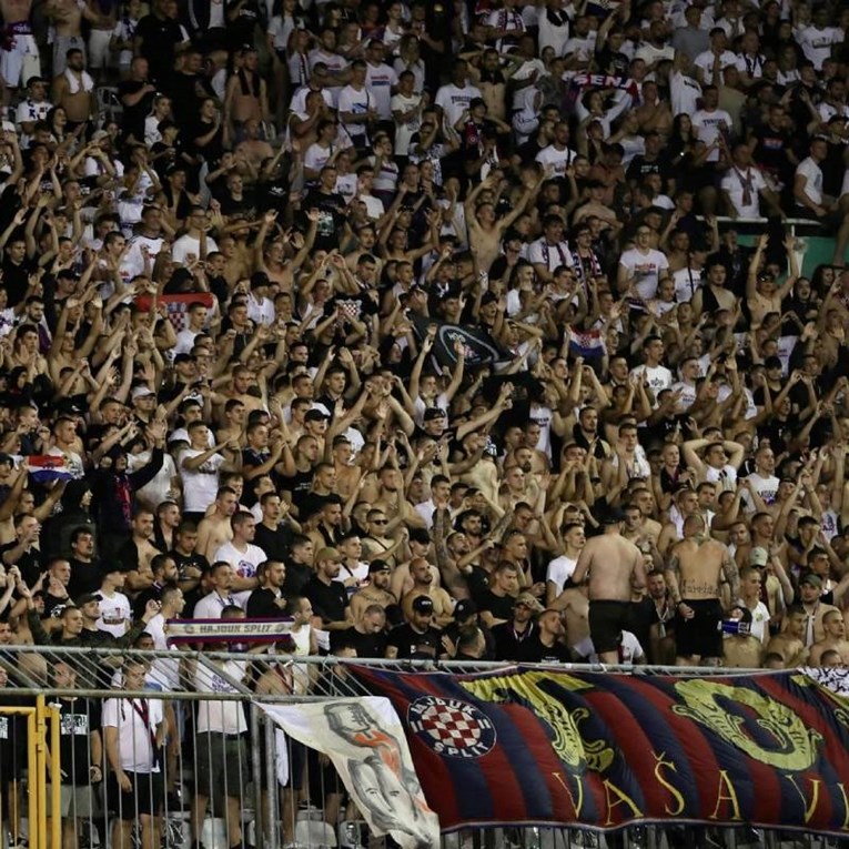 VIDEO Torcida nakon utakmice s Istrom skandirala "je*em te Dinamo"