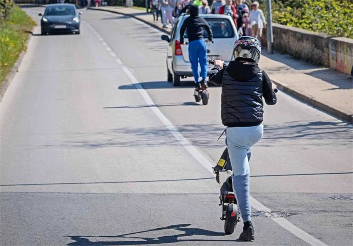 U Puli kažnjeno petero vozača romobila. Trojici oduzeti jer su bili ilegalni