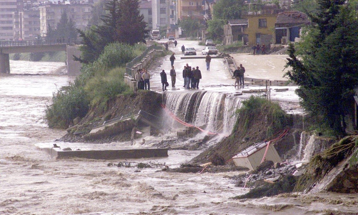 U poplavama na sjeveru Turske petero mrtvih, traga se za nestalima