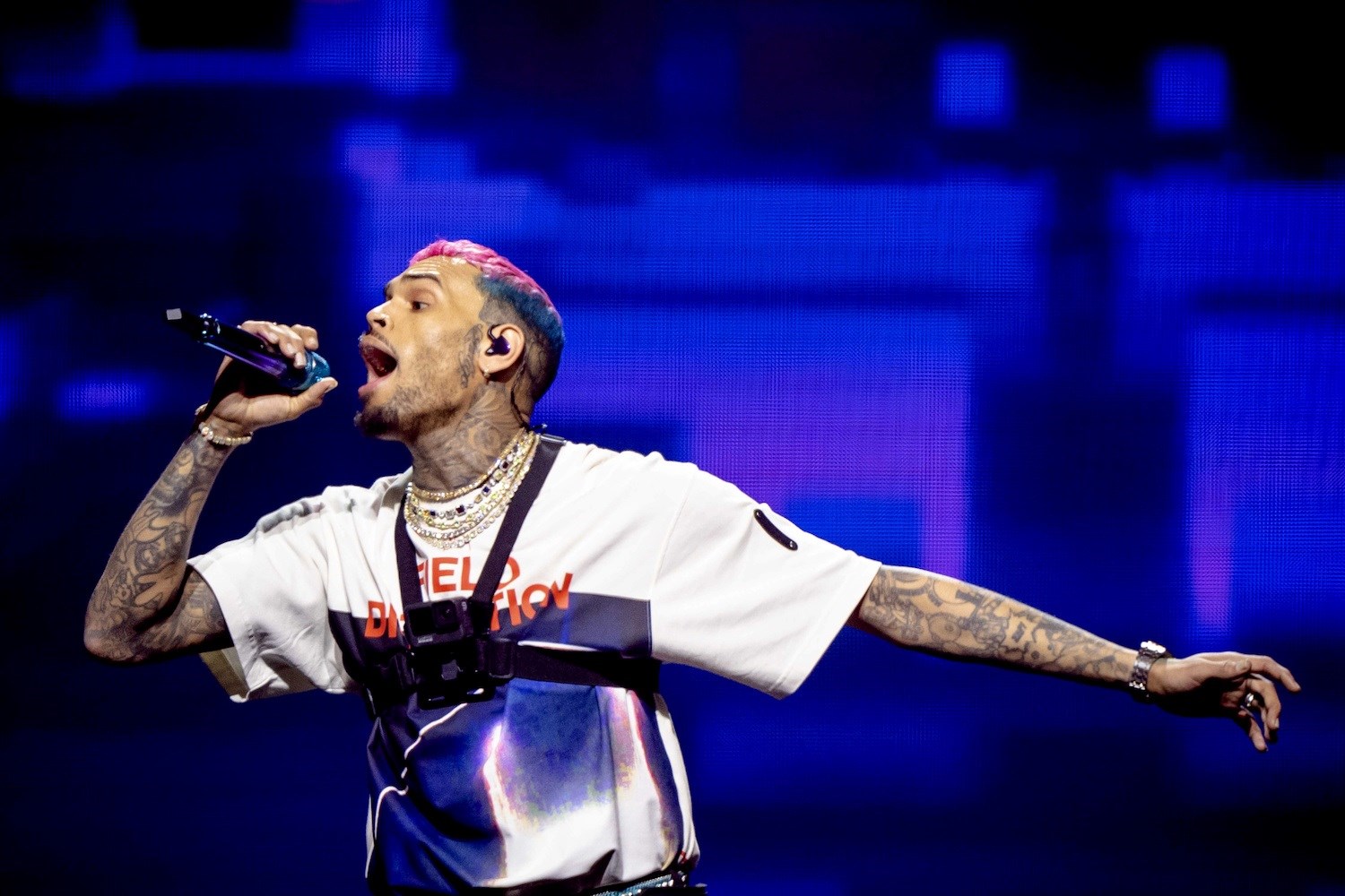 Chris Brown pušten na uvjetnu, mora platiti 5 milijuna funti jamčevine 