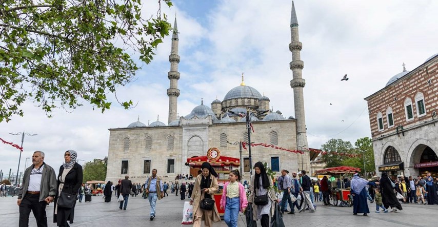 U Turskoj godišnji pad inflacije, na mjesečnoj razini najviše porasla cijena odjeće