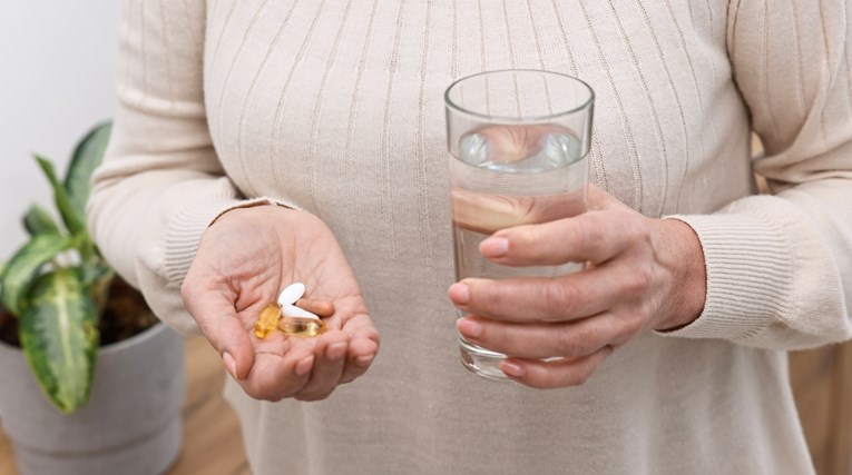 Ginekologinja naglašava važnost unosa jednog vitamina kod žena u postmenopauzi