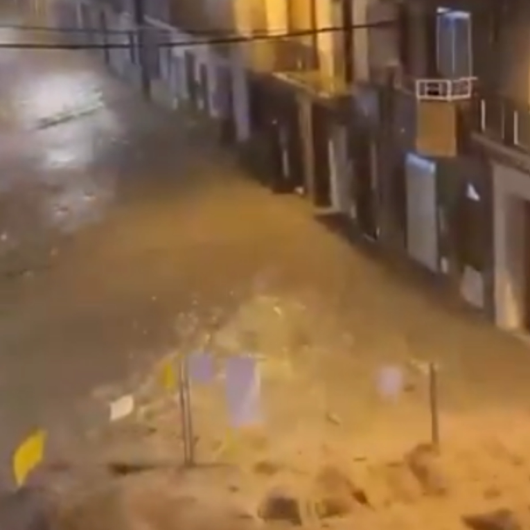 VIDEO Nevrijeme u Španjolskoj odnijelo jedan život. Otkazani su i letovi