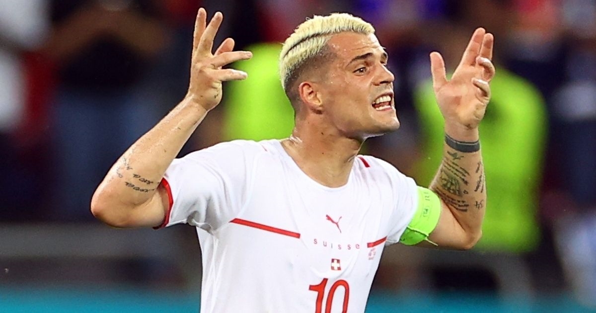 Xhaka se odbio cijepiti i sada ima koronavirus. Švicarci bijesni na njega