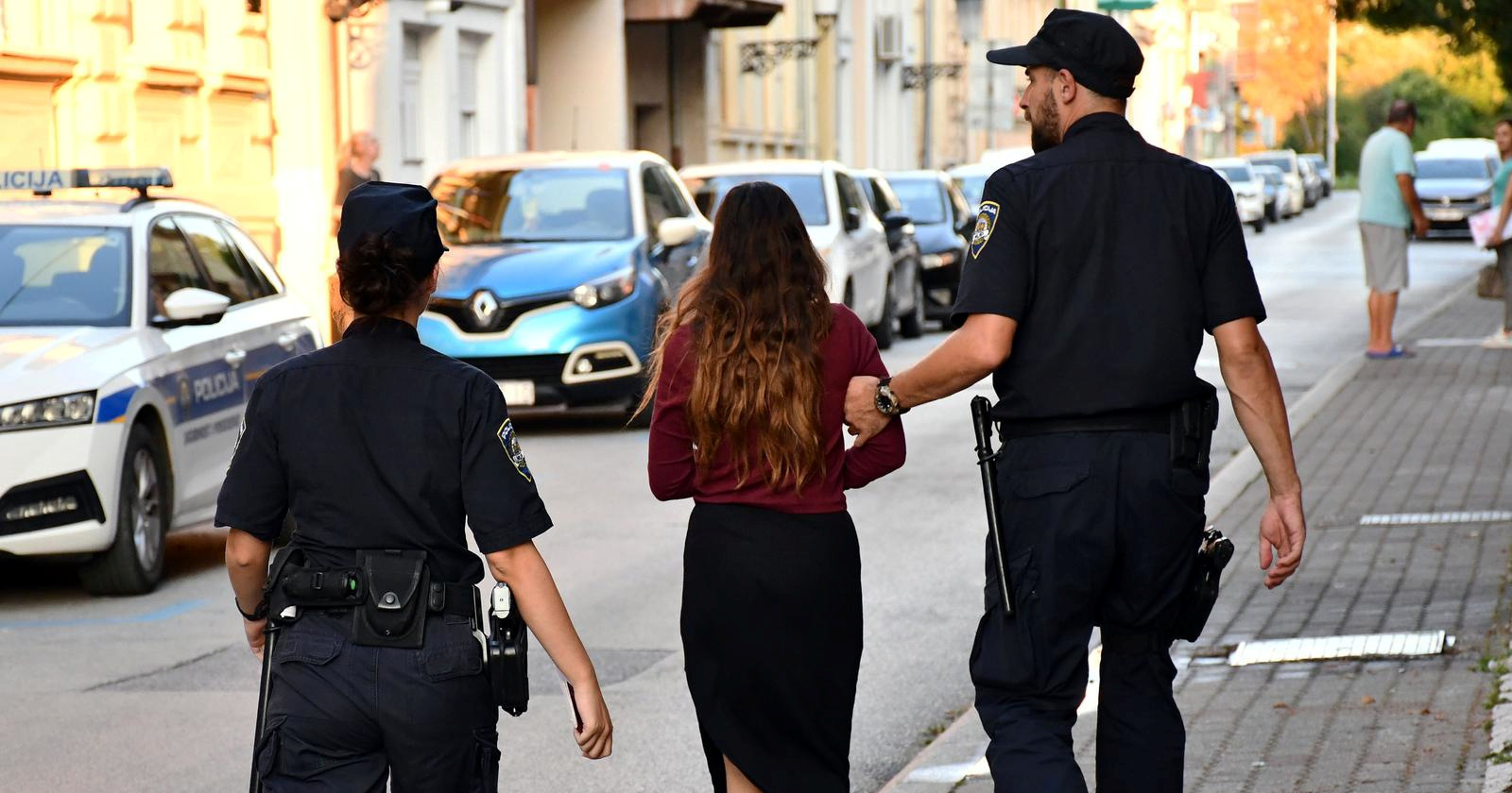 Curica (2) umrla u Slavoniji, roditelji sami pokušali liječiti opeklinu. Optuženi su