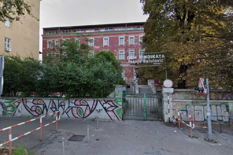 Nekadašnji hotel u srcu Rijeke godinama propada u rukama sindikata