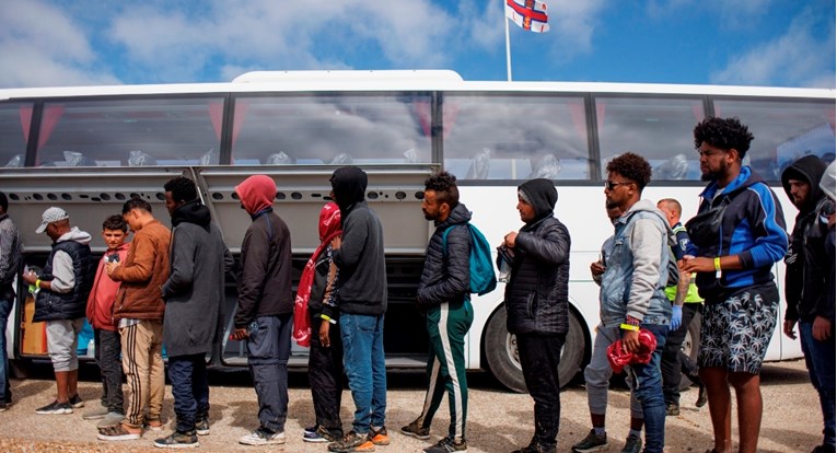 Britanija postrožila vize i podigla minimalac kako bi smanjila broj imigranata